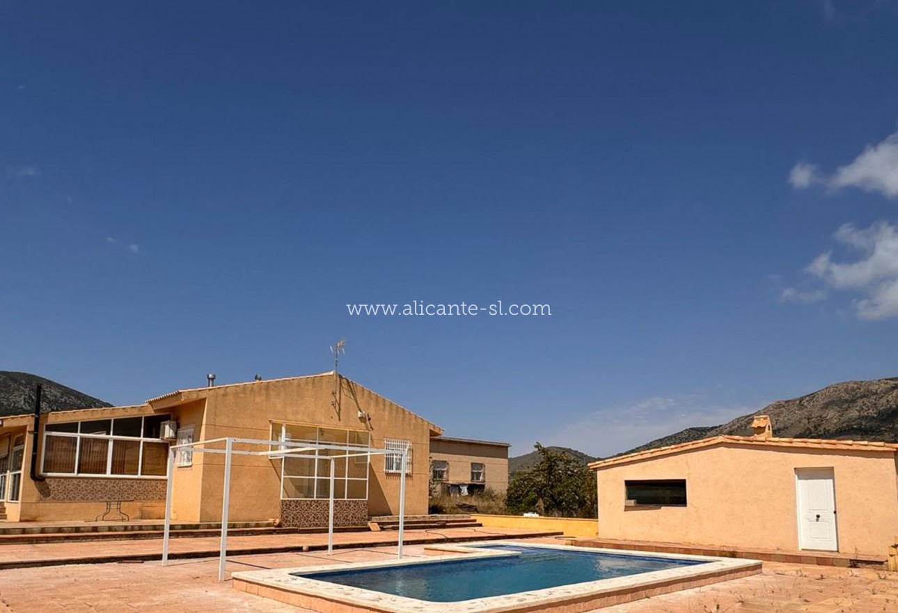 Resale - Villa / Doppelhaushälfte - La Romana