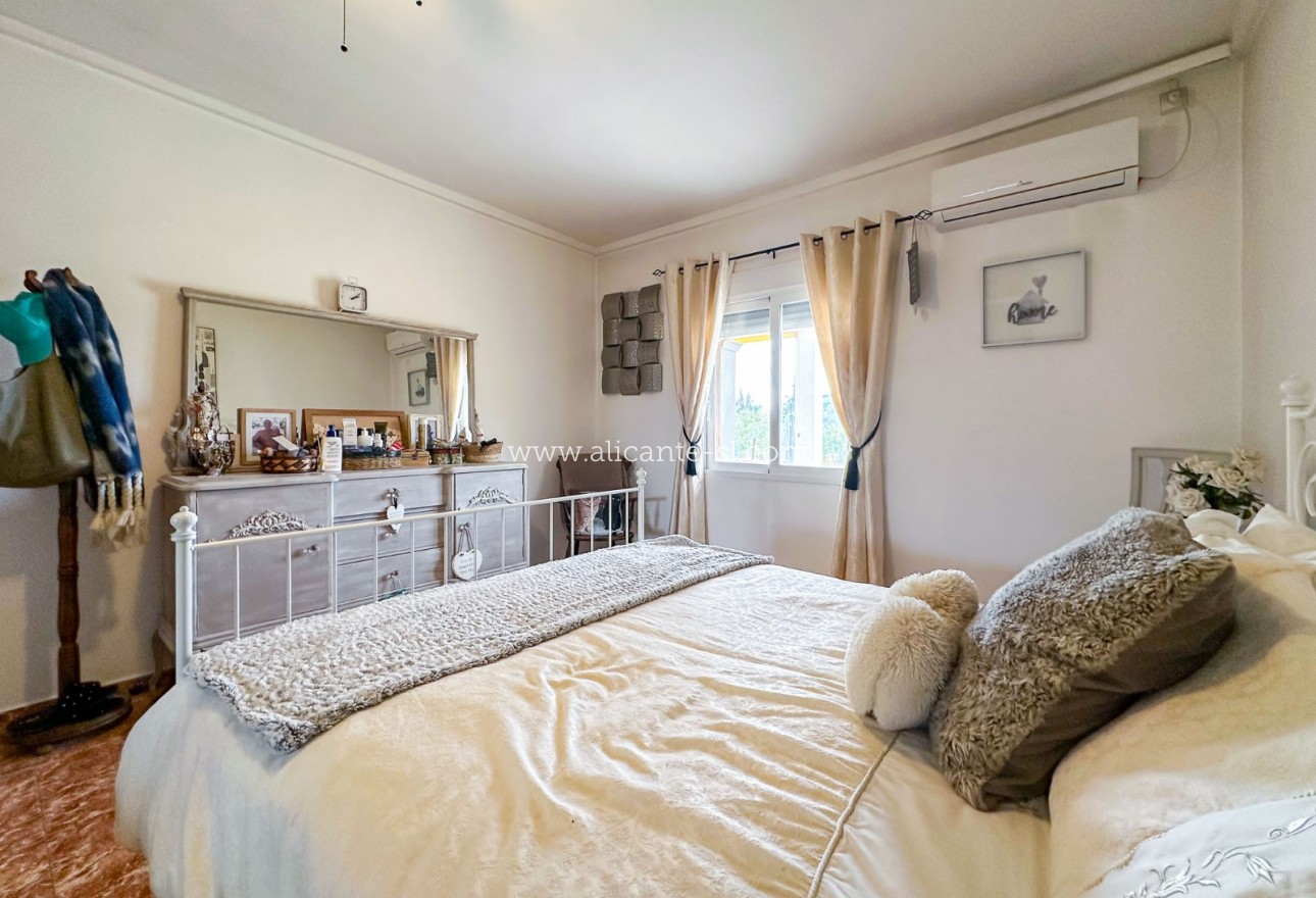 Resale - Villa / Doppelhaushälfte - La Romana