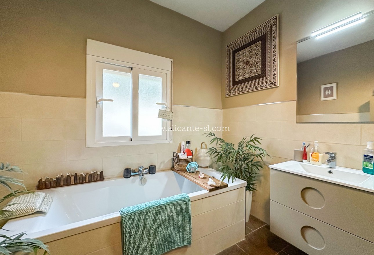 Resale - Villa / Doppelhaushälfte - La Romana