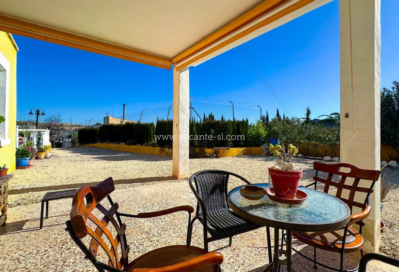 Resale - Villa / Doppelhaushälfte - La Romana