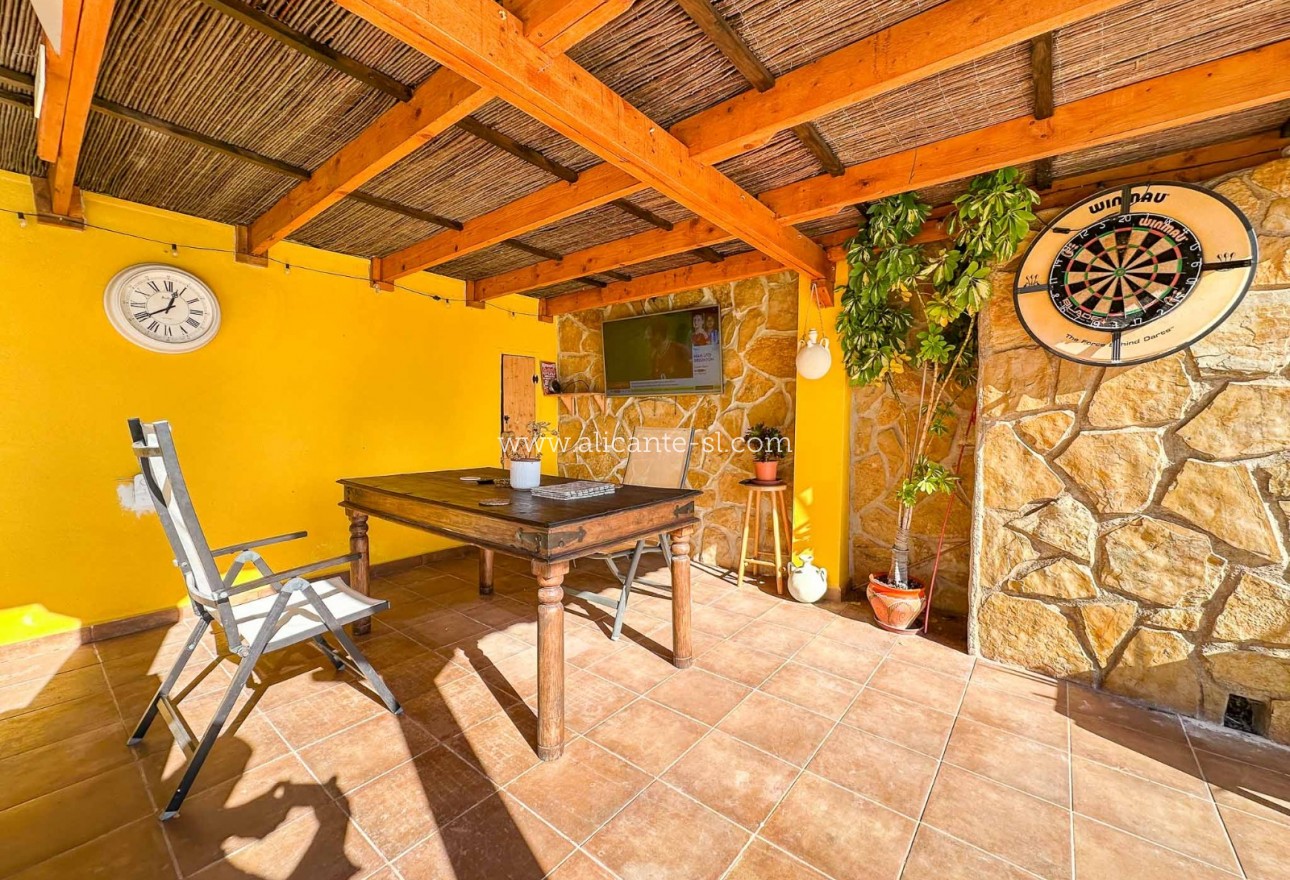 Resale - Villa / Doppelhaushälfte - La Romana