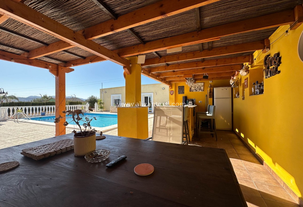 Resale - Villa / Doppelhaushälfte - La Romana