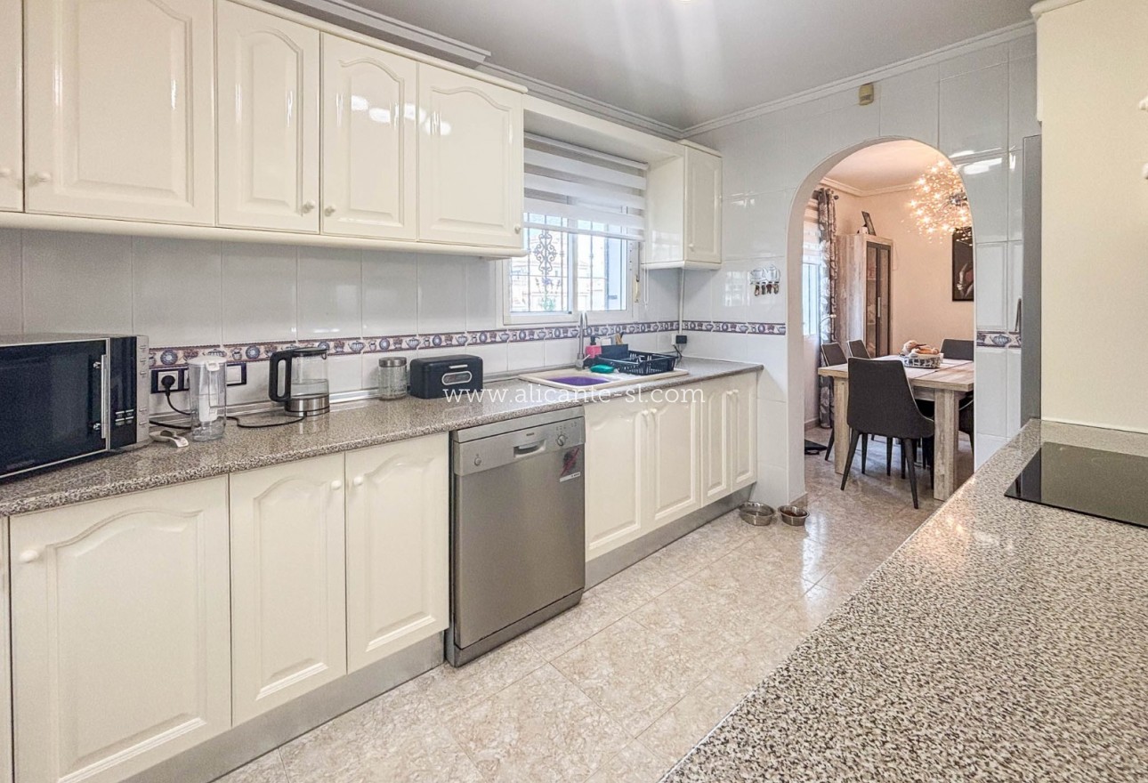 Resale - Villa / Doppelhaushälfte - Monforte del Cid