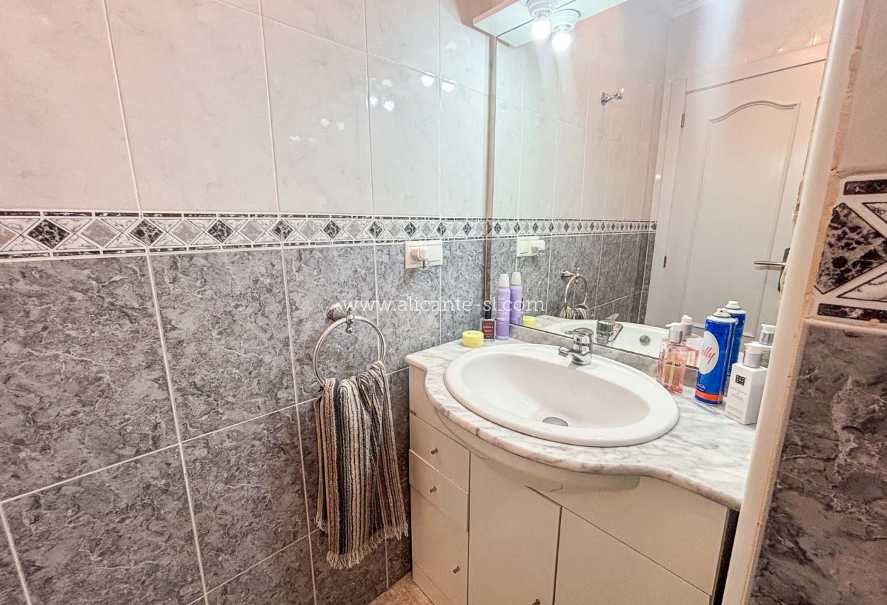 Resale - Villa / Doppelhaushälfte - Monforte del Cid