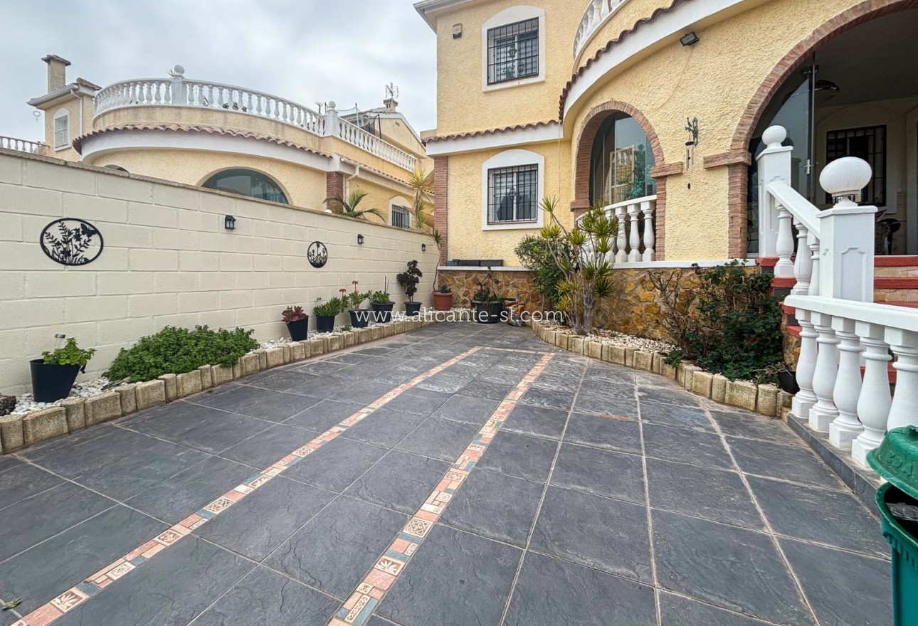 Resale - Villa / Doppelhaushälfte - Monforte del Cid