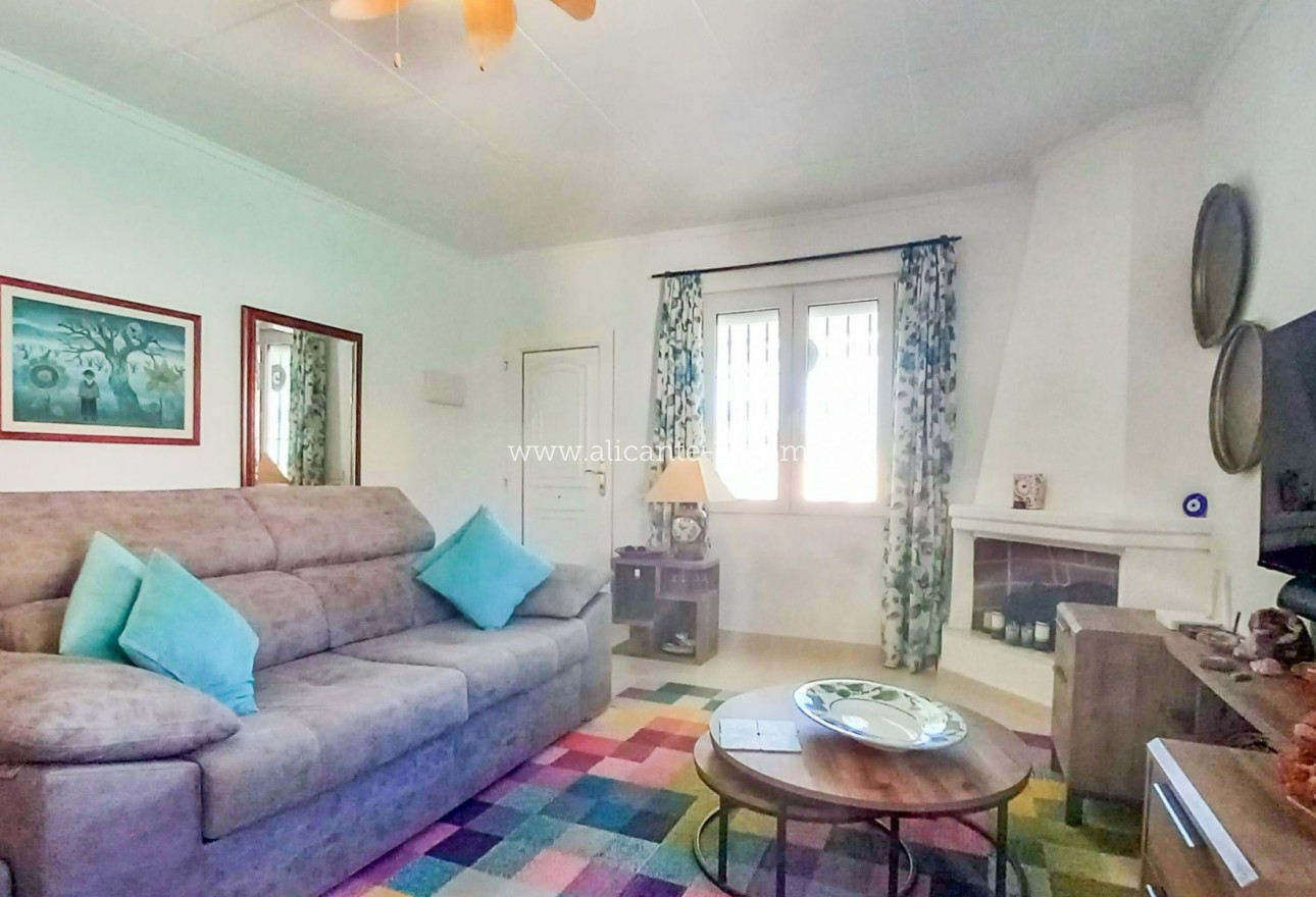 Resale - Villa / Doppelhaushälfte - Torrevieja - La Siesta - El Salado -  Torreta