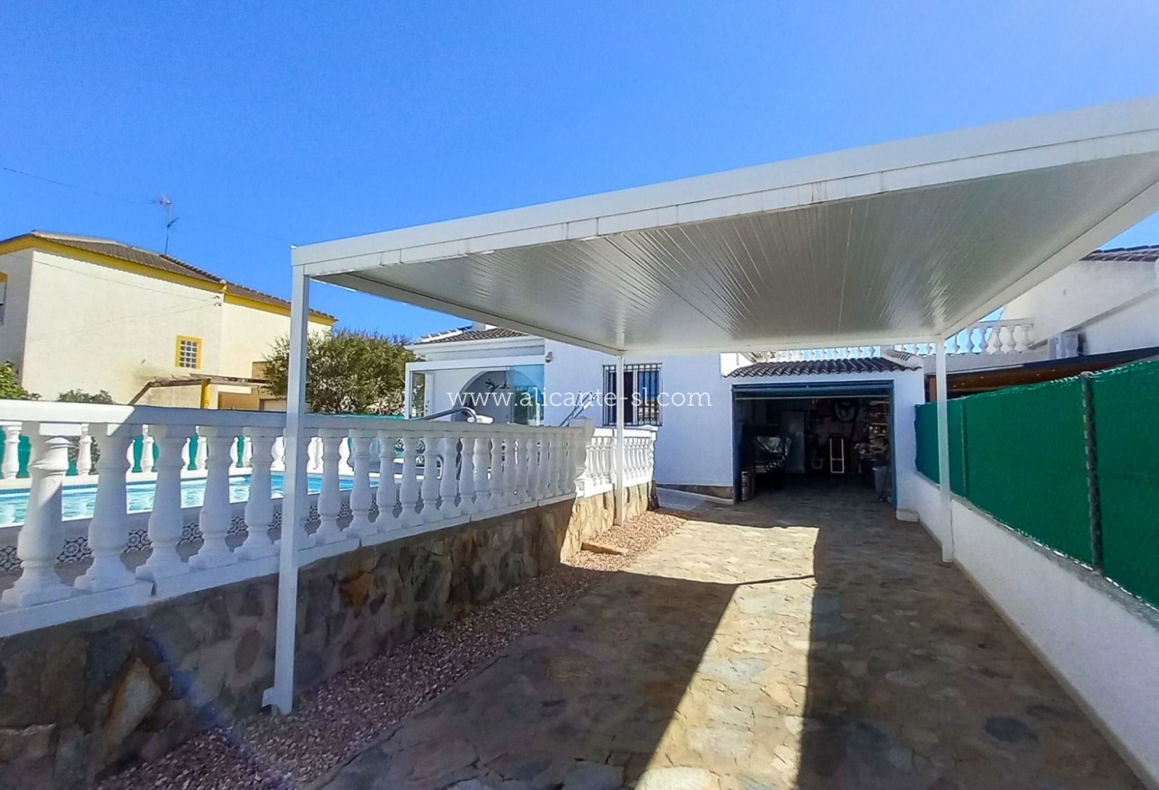 Resale - Villa / Doppelhaushälfte - Torrevieja - La Siesta - El Salado -  Torreta