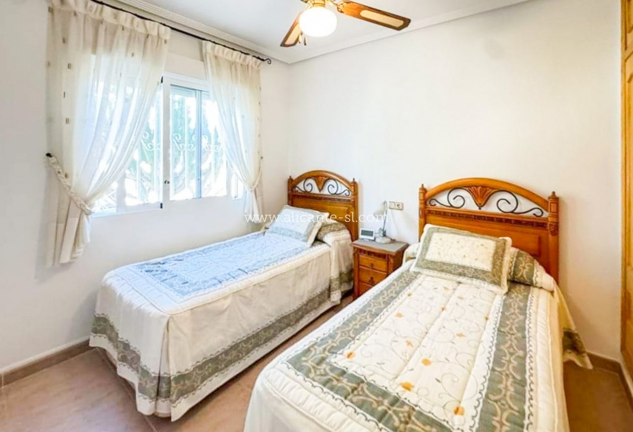 Resale - Wohnung - Orihuela Costa - Villamartín