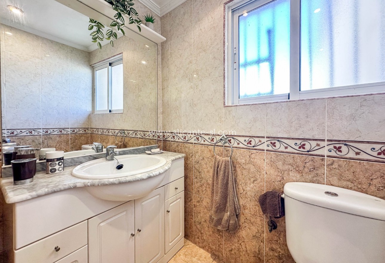 Revente - Finca - Hondón de las Nieves