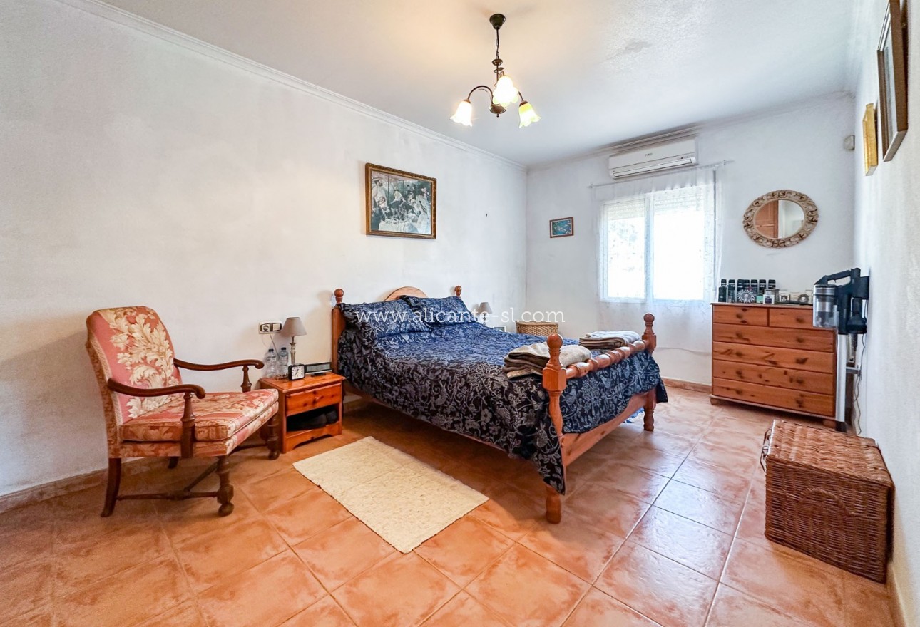 Revente - Finca - Hondón de las Nieves