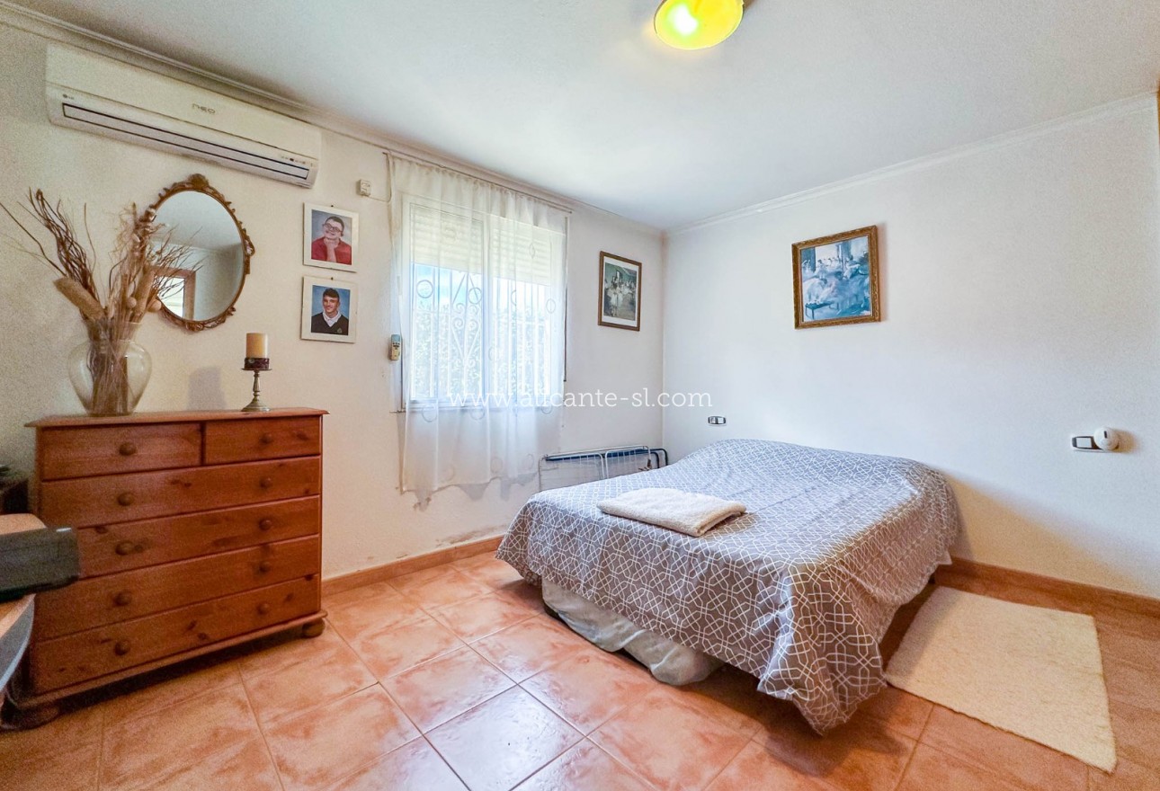 Revente - Finca - Hondón de las Nieves