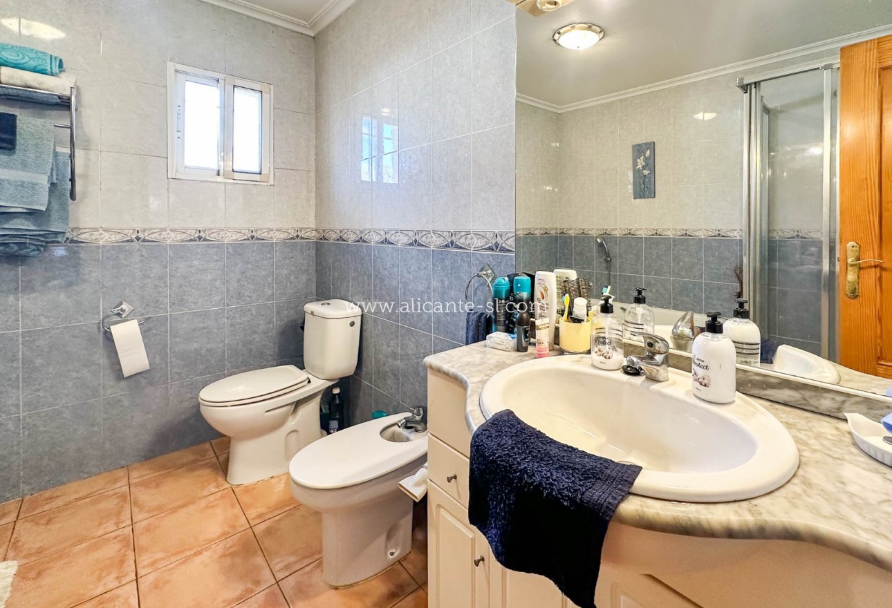 Revente - Finca - Hondón de las Nieves