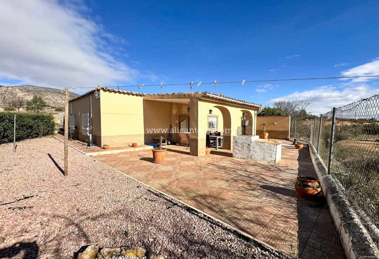 Revente - Finca - Hondón de las Nieves