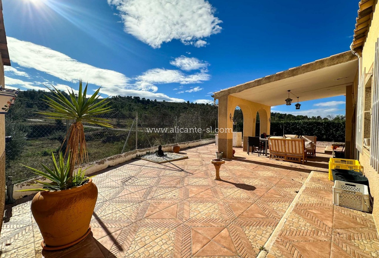 Revente - Finca - Hondón de las Nieves