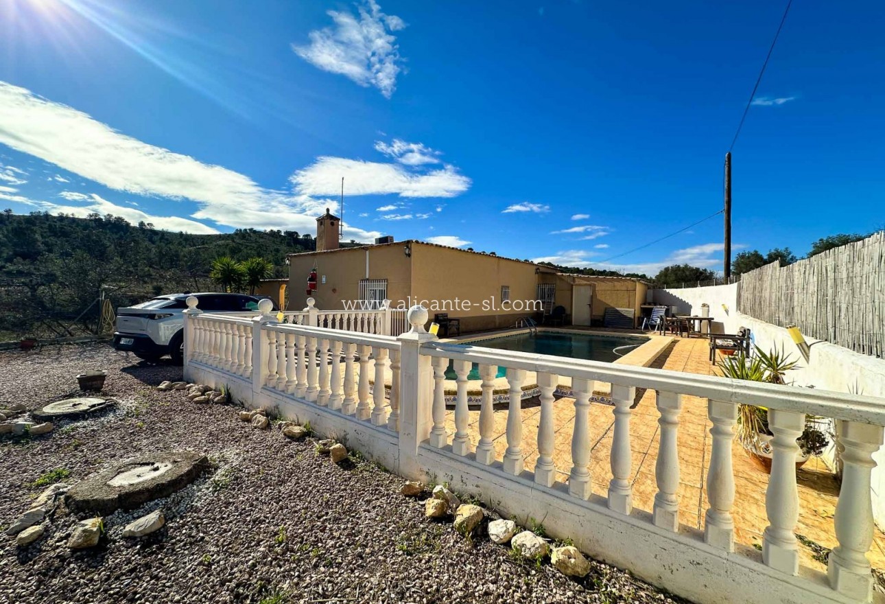 Revente - Finca - Hondón de las Nieves