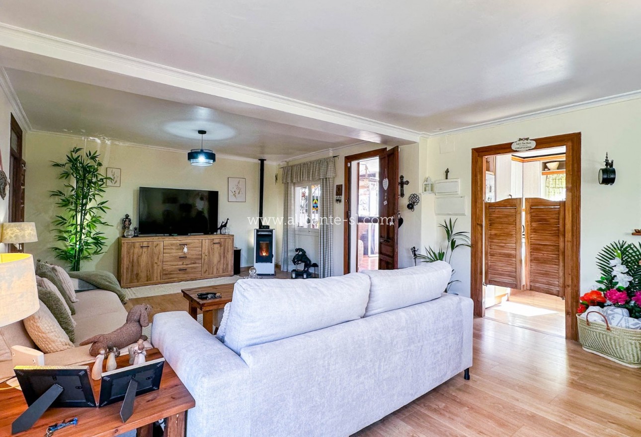 Revente - Finca - Hondón de las Nieves