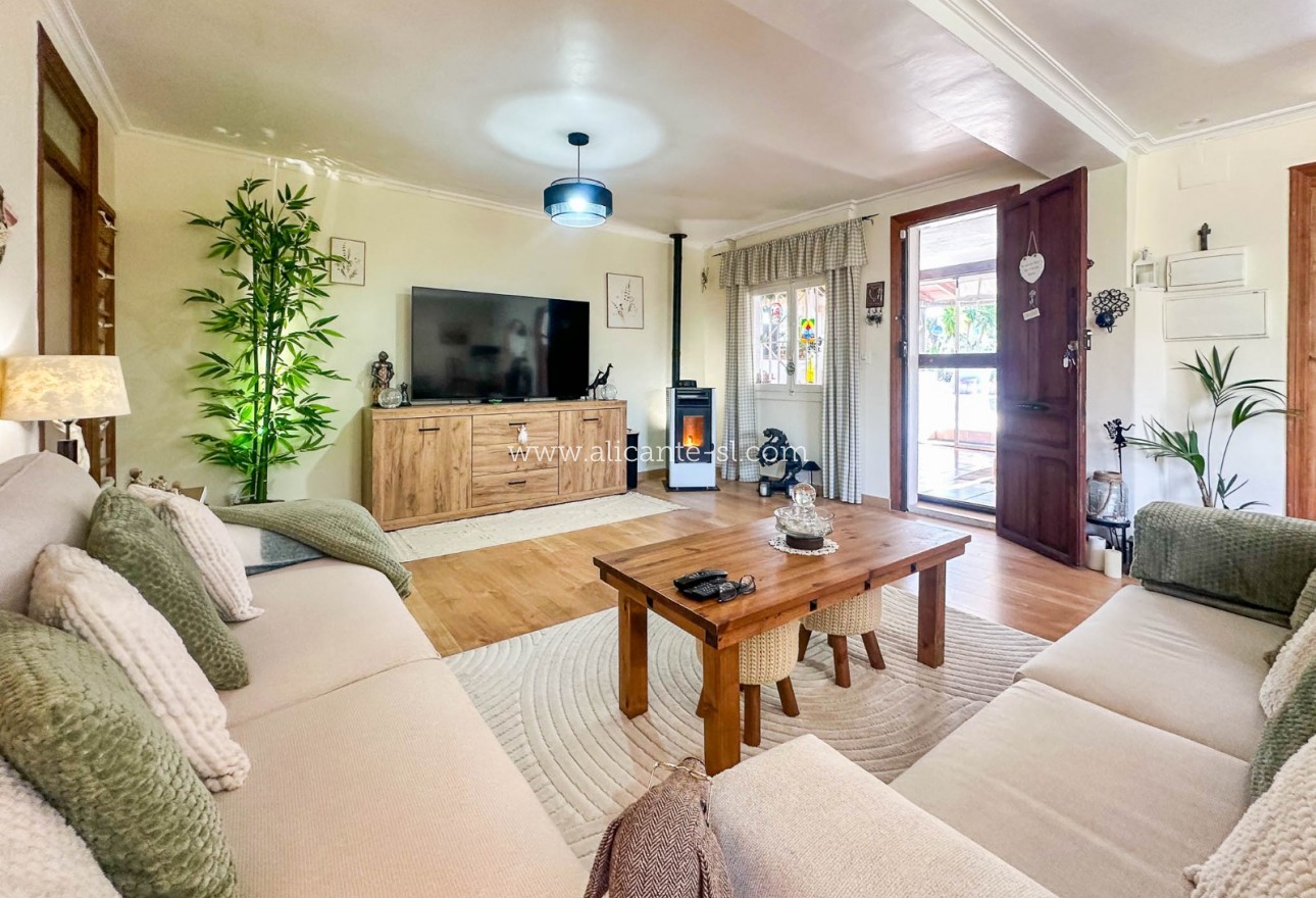 Revente - Finca - Hondón de las Nieves