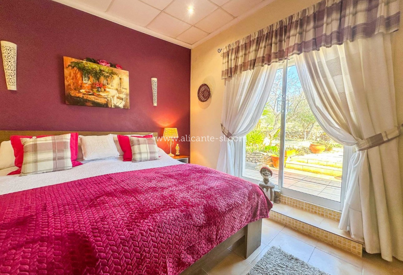 Revente - Finca - Hondón de las Nieves