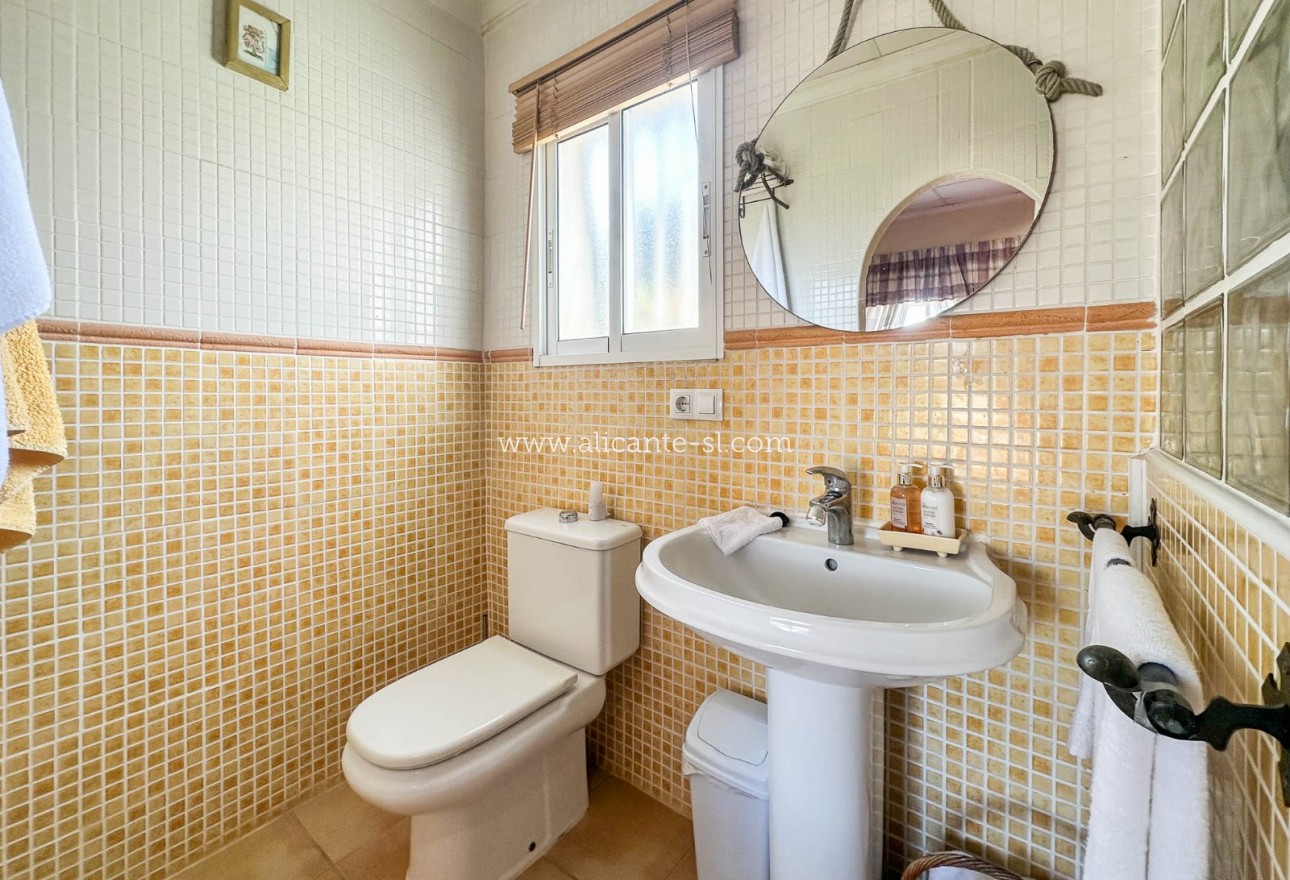 Revente - Finca - Hondón de las Nieves