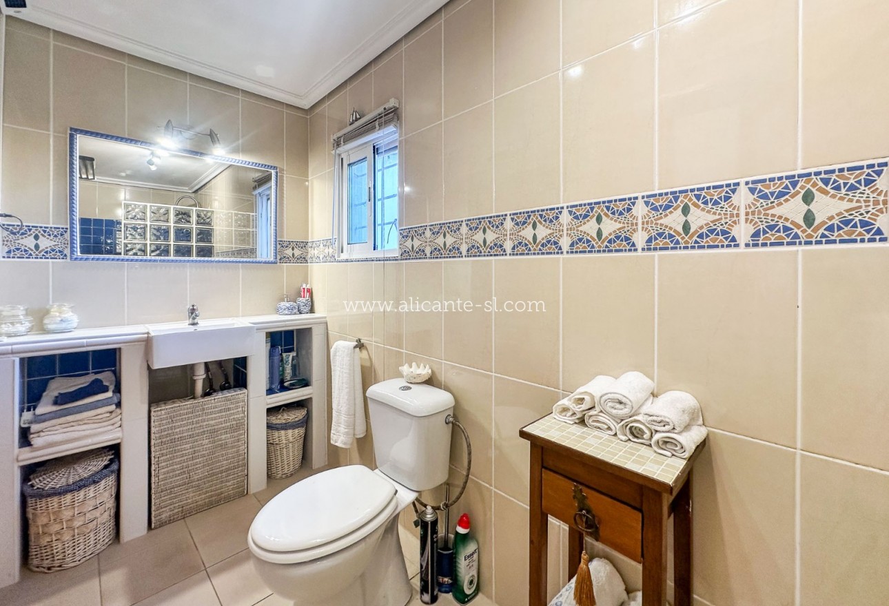 Revente - Finca - Hondón de las Nieves