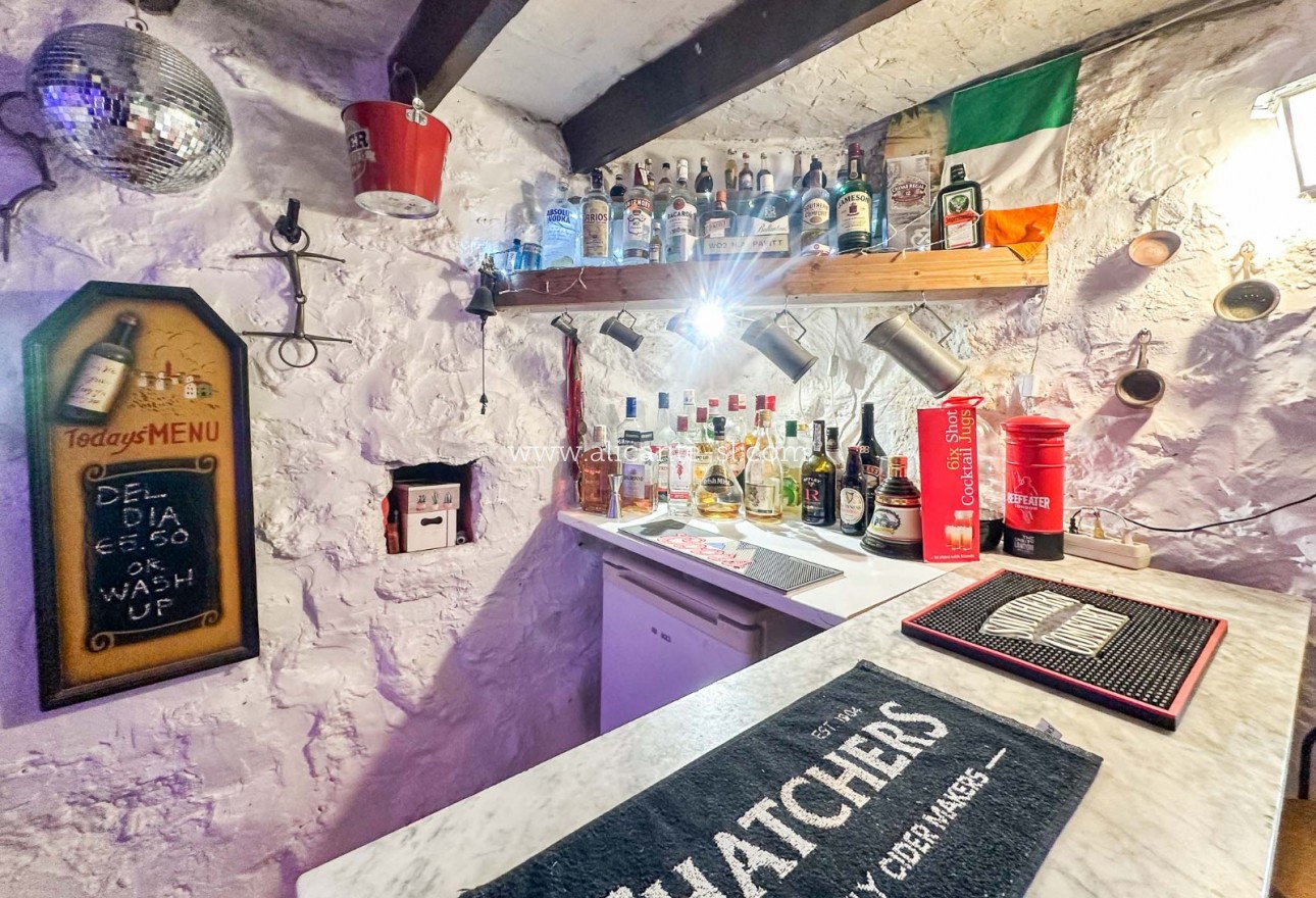 Revente - Finca - Hondón de las Nieves