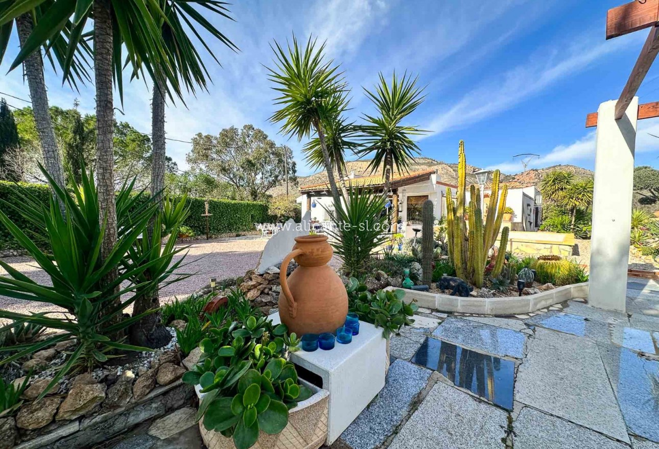 Revente - Finca - Hondón de las Nieves