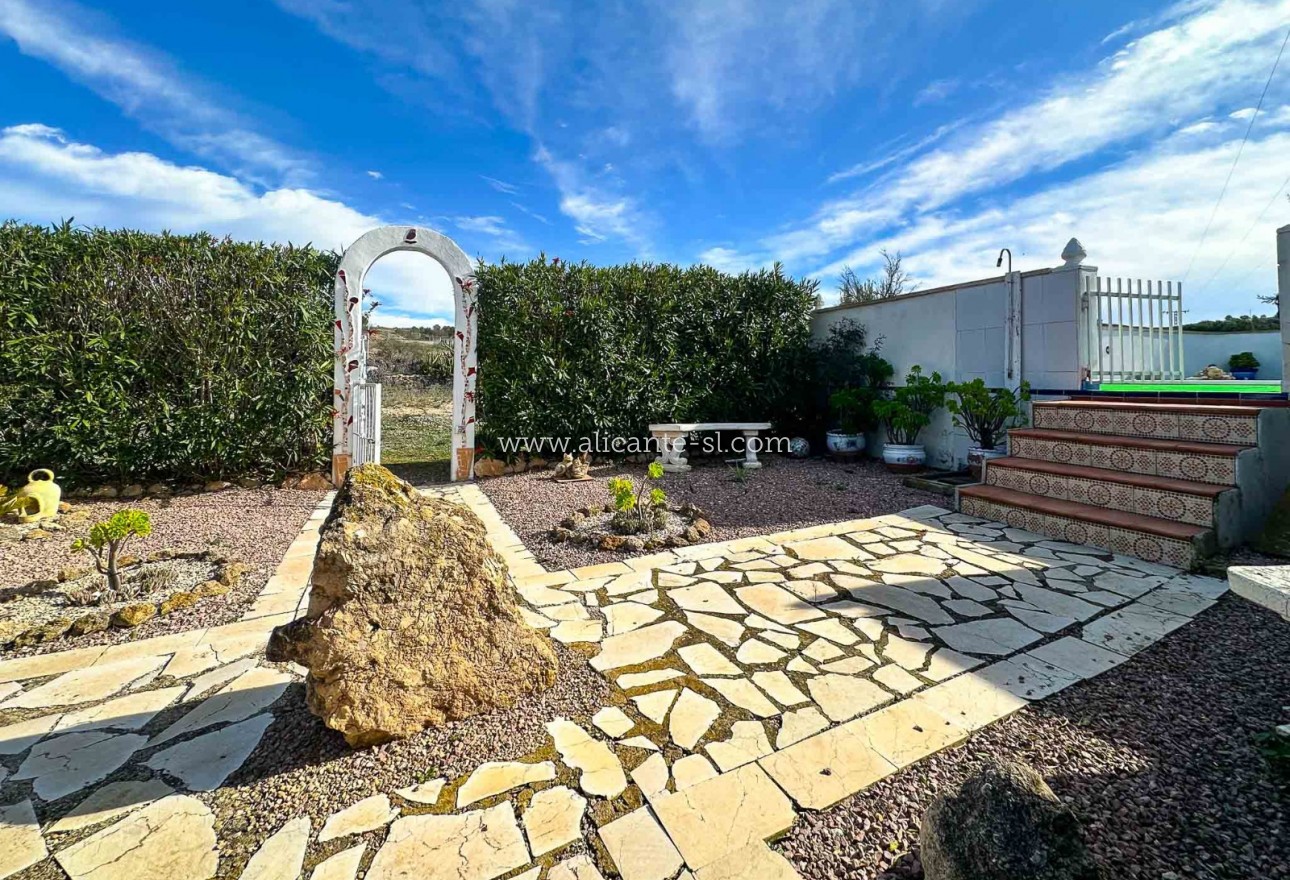 Revente - Finca - Hondón de las Nieves