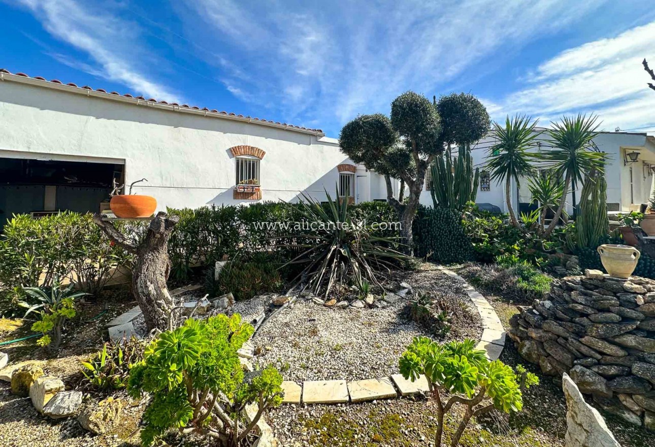 Revente - Finca - Hondón de las Nieves