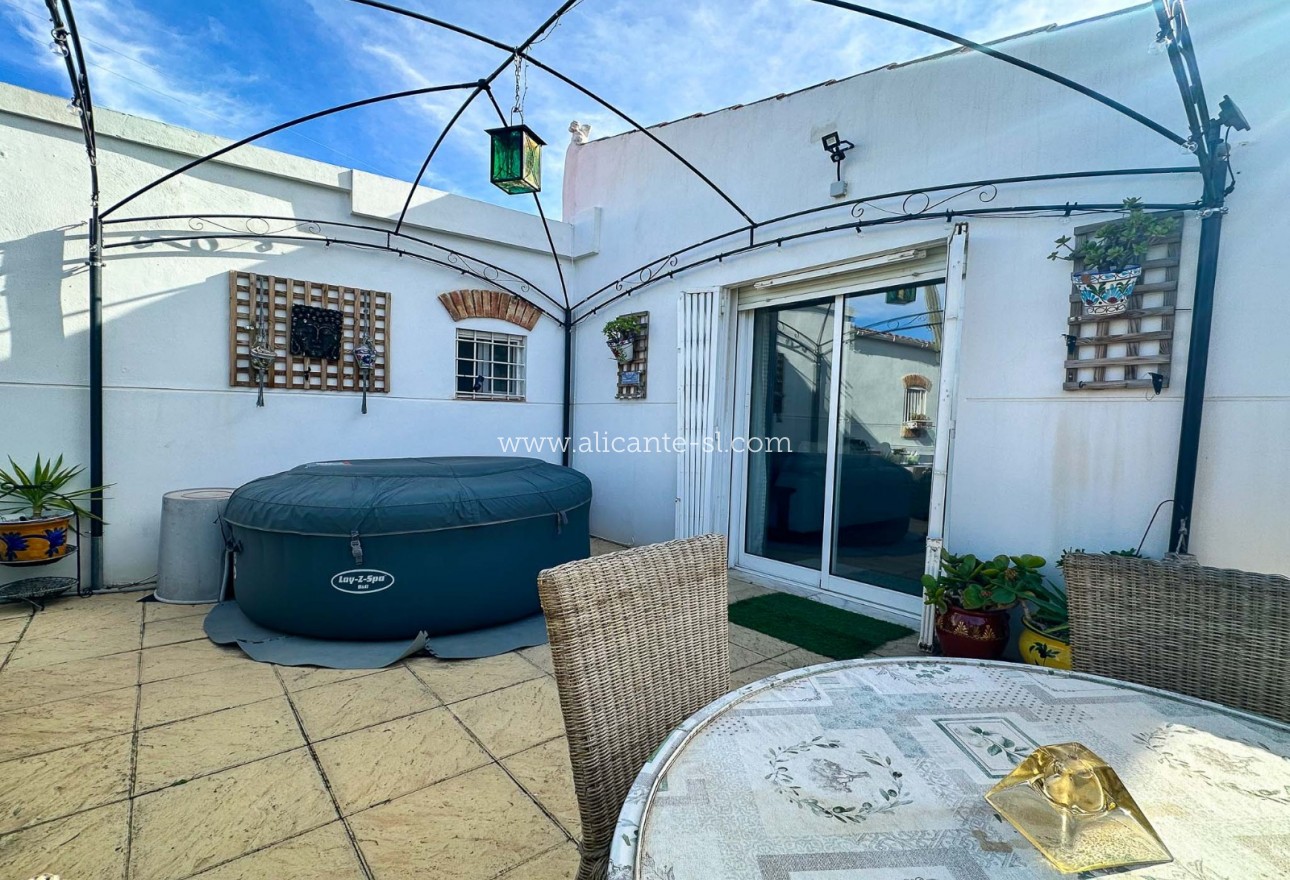 Revente - Finca - Hondón de las Nieves