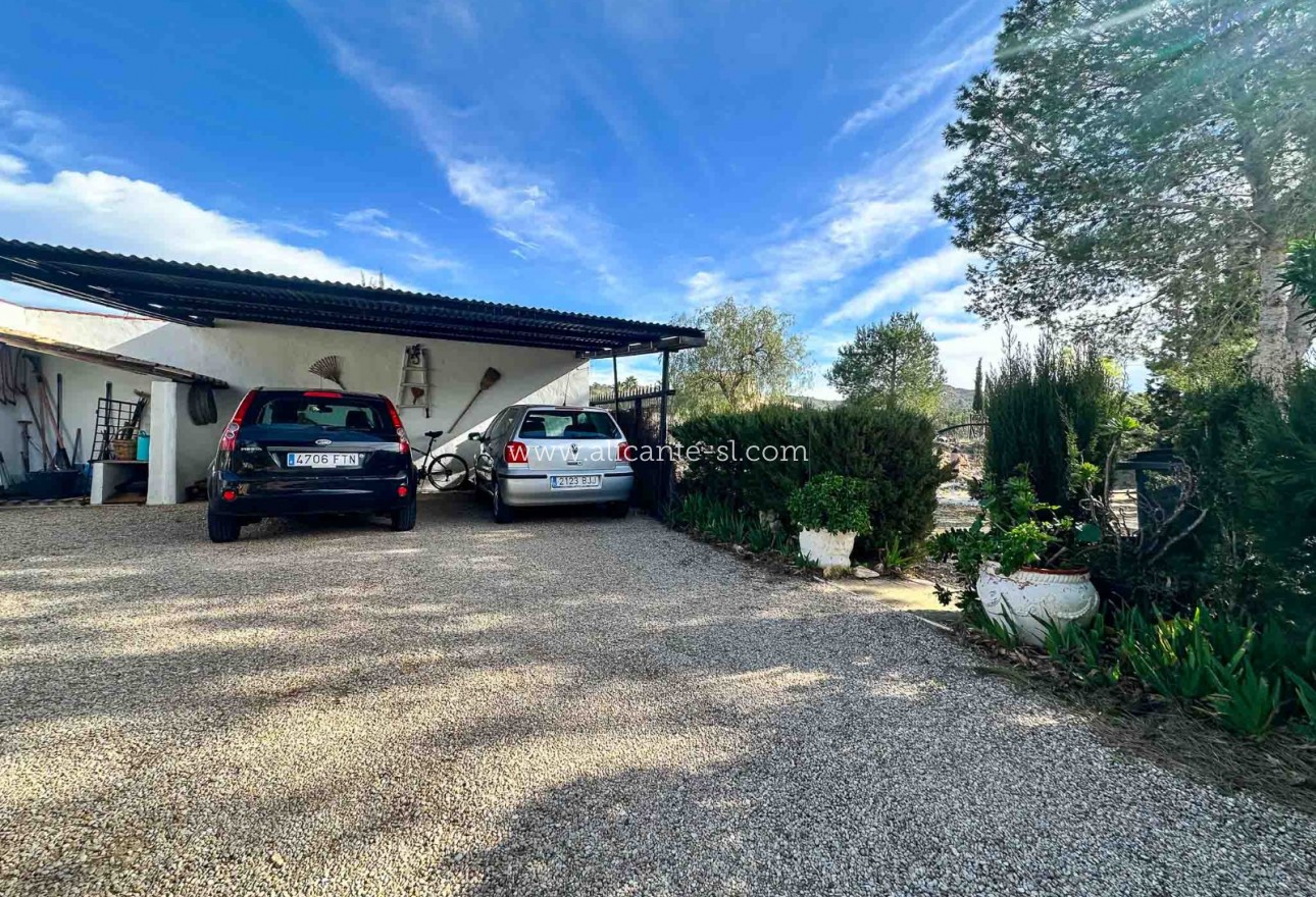 Revente - Finca - Hondón de las Nieves