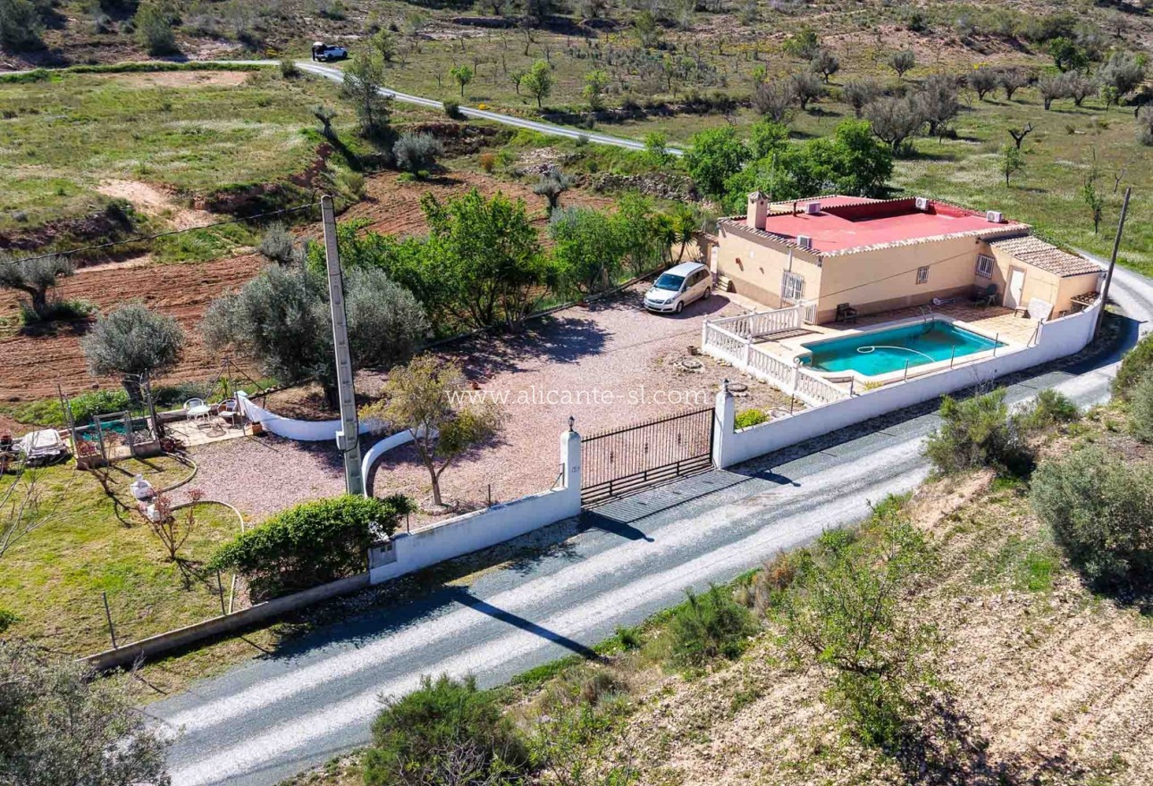 Revente - Finca - Hondón de las Nieves