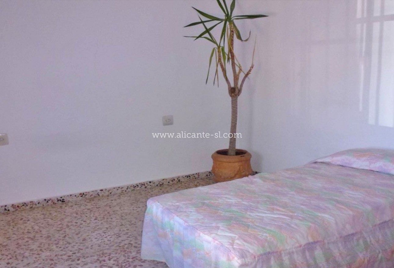 Revente - Finca - Hondón de las Nieves