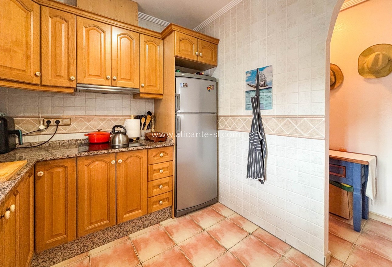 Revente - Villa  - Hondón de las Nieves