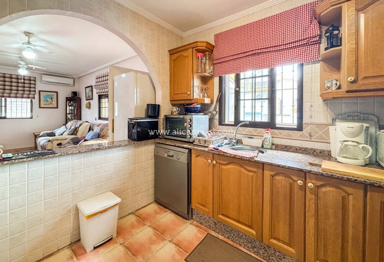 Revente - Villa  - Hondón de las Nieves