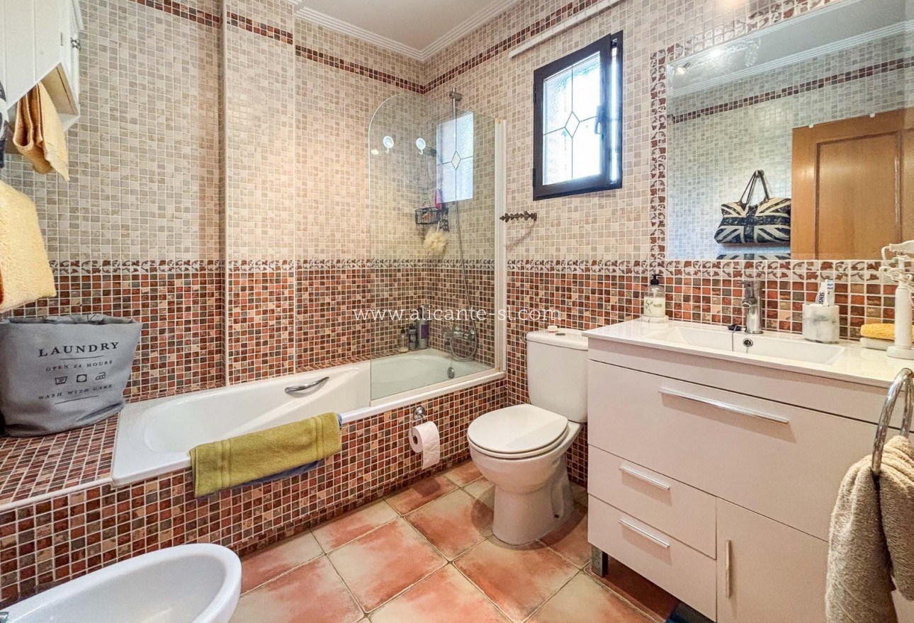 Revente - Villa  - Hondón de las Nieves