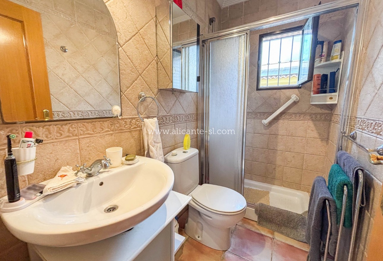 Revente - Villa  - Hondón de las Nieves