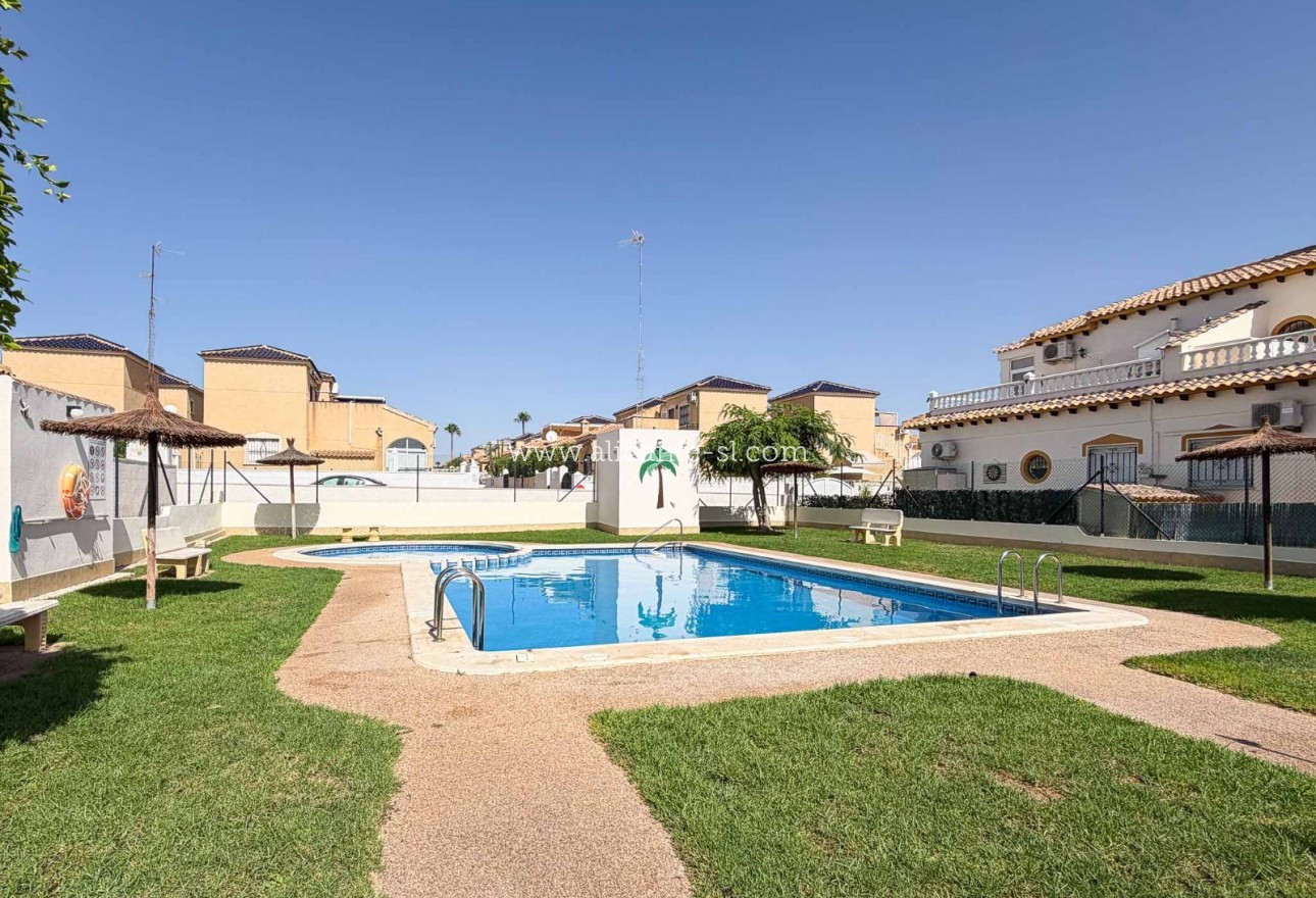 Revente - Villa  - Orihuela Costa - Los Altos