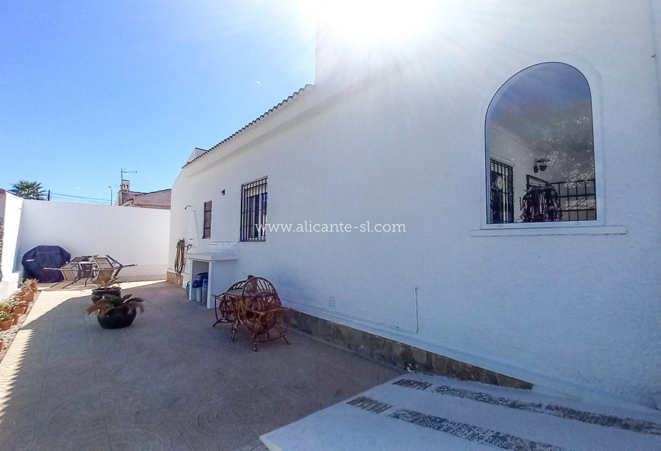 Revente - Villa  - Torrevieja - La Siesta - El Salado -  Torreta