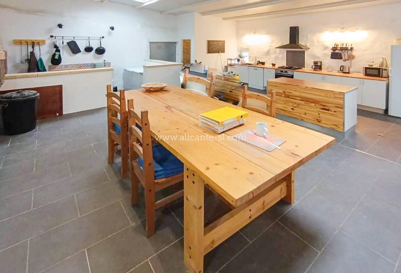 Sale - Country House - Algueña