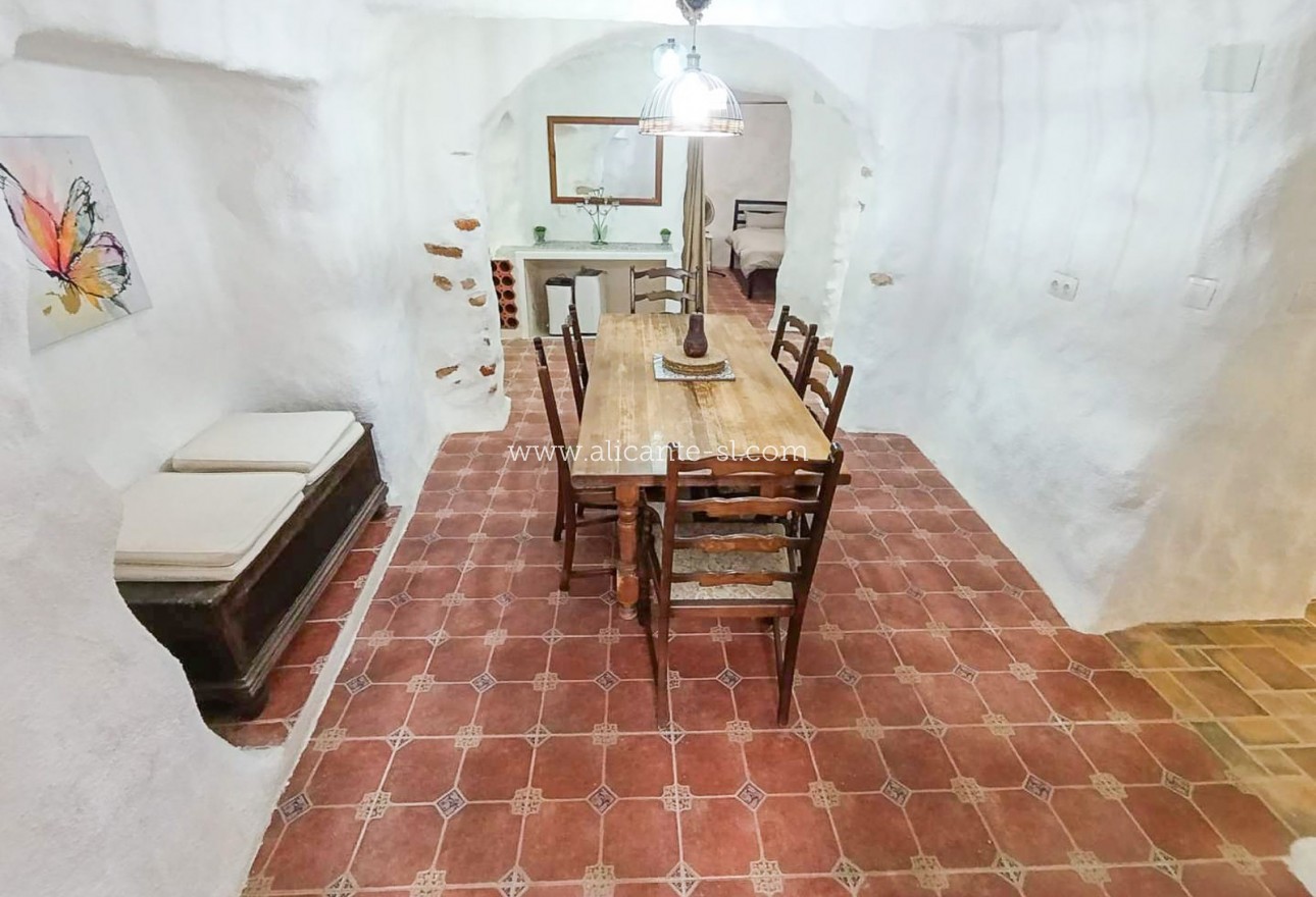 Sale - Country House - Algueña