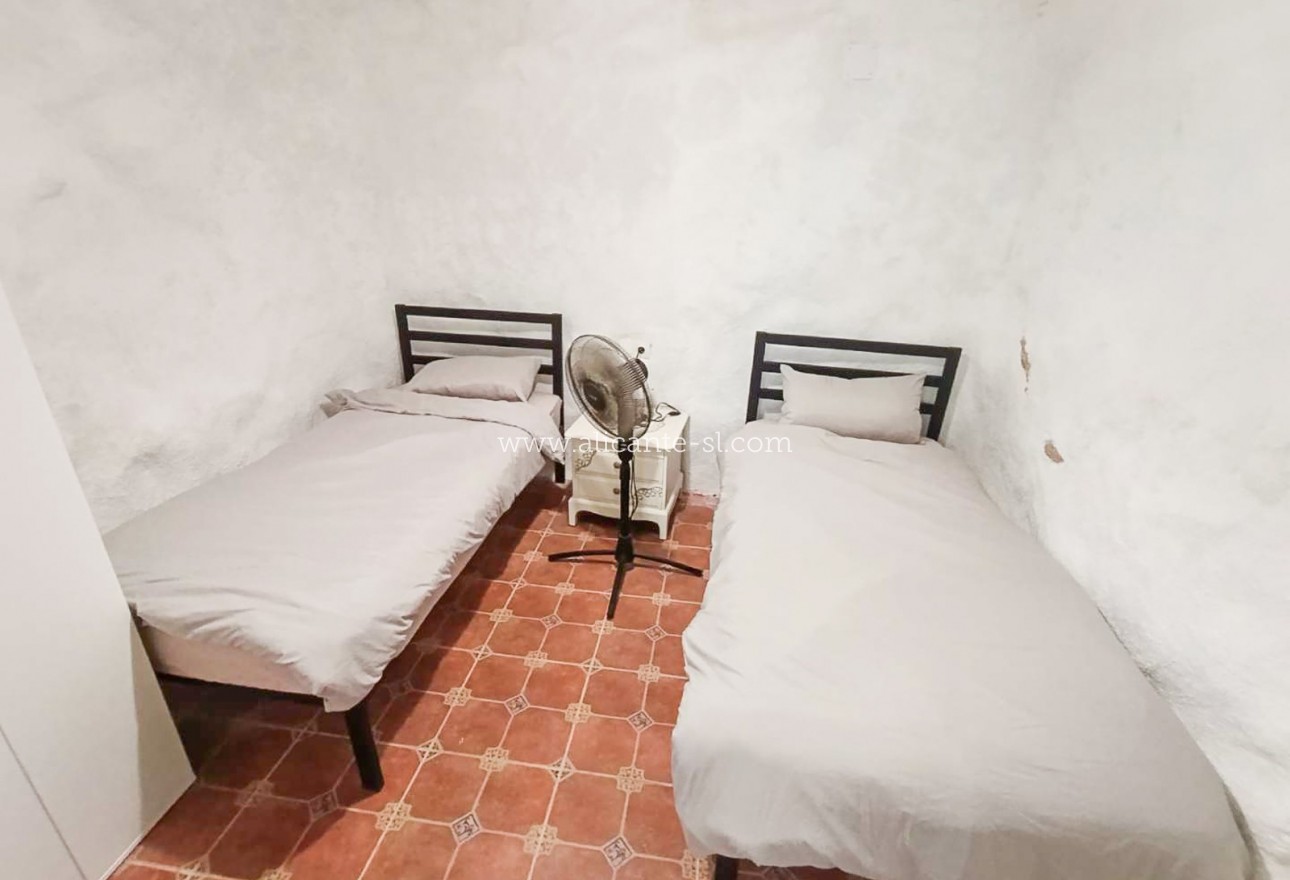 Sale - Country House - Algueña