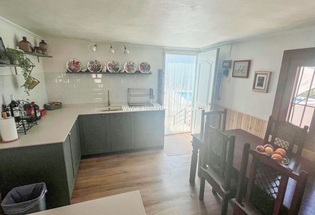 Sale - Country House - Algueña