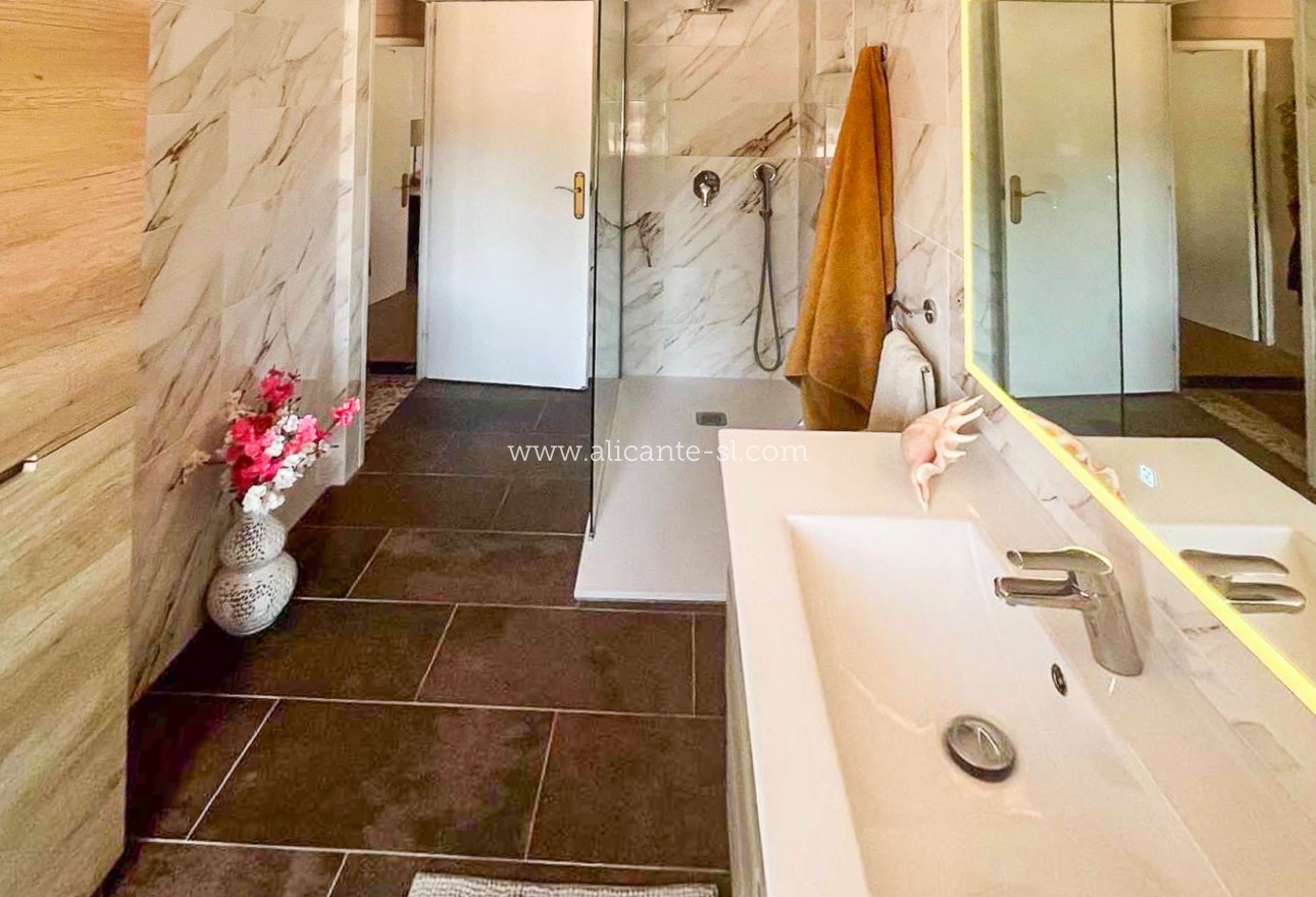 Sale - Country House - Algueña