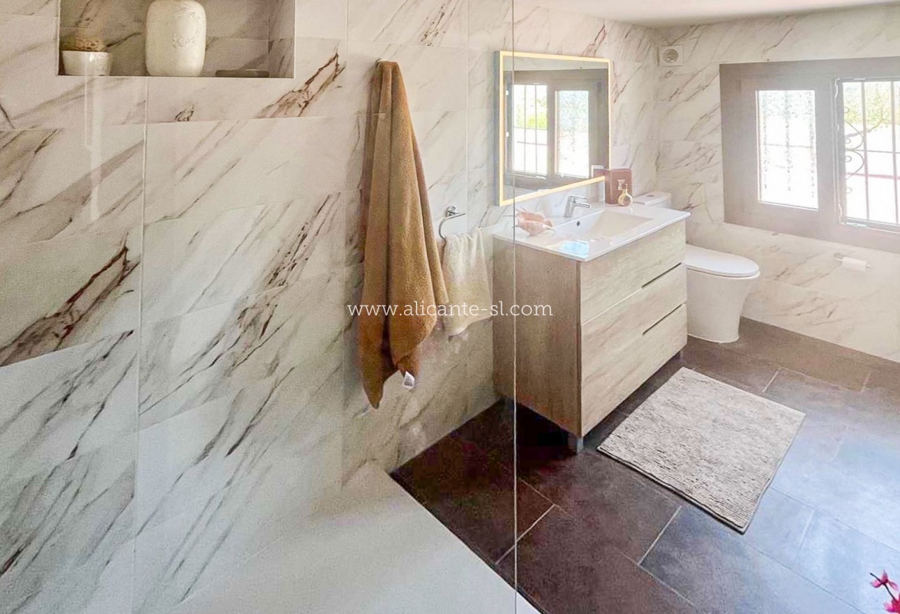 Sale - Country House - Algueña