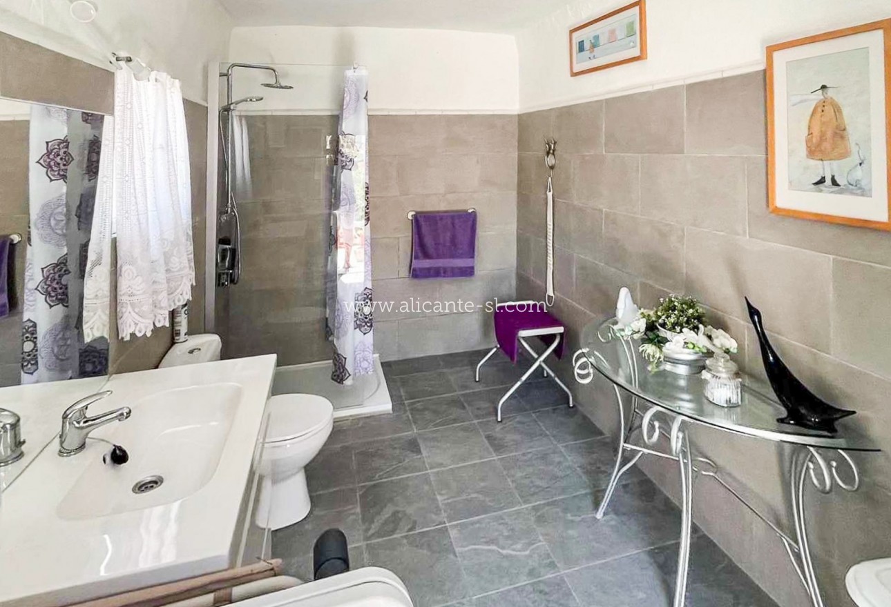 Sale - Country House - Algueña