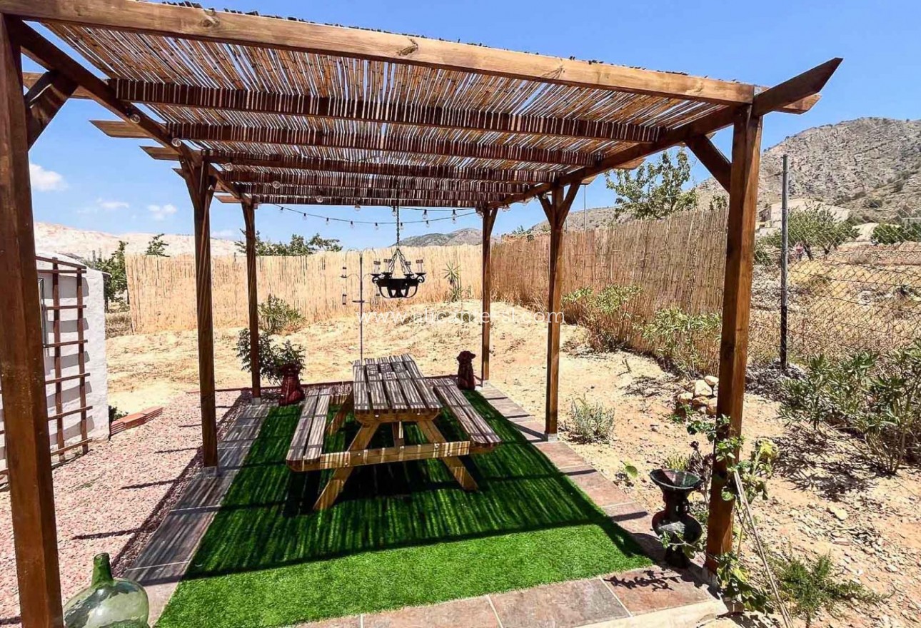 Sale - Country House - Algueña