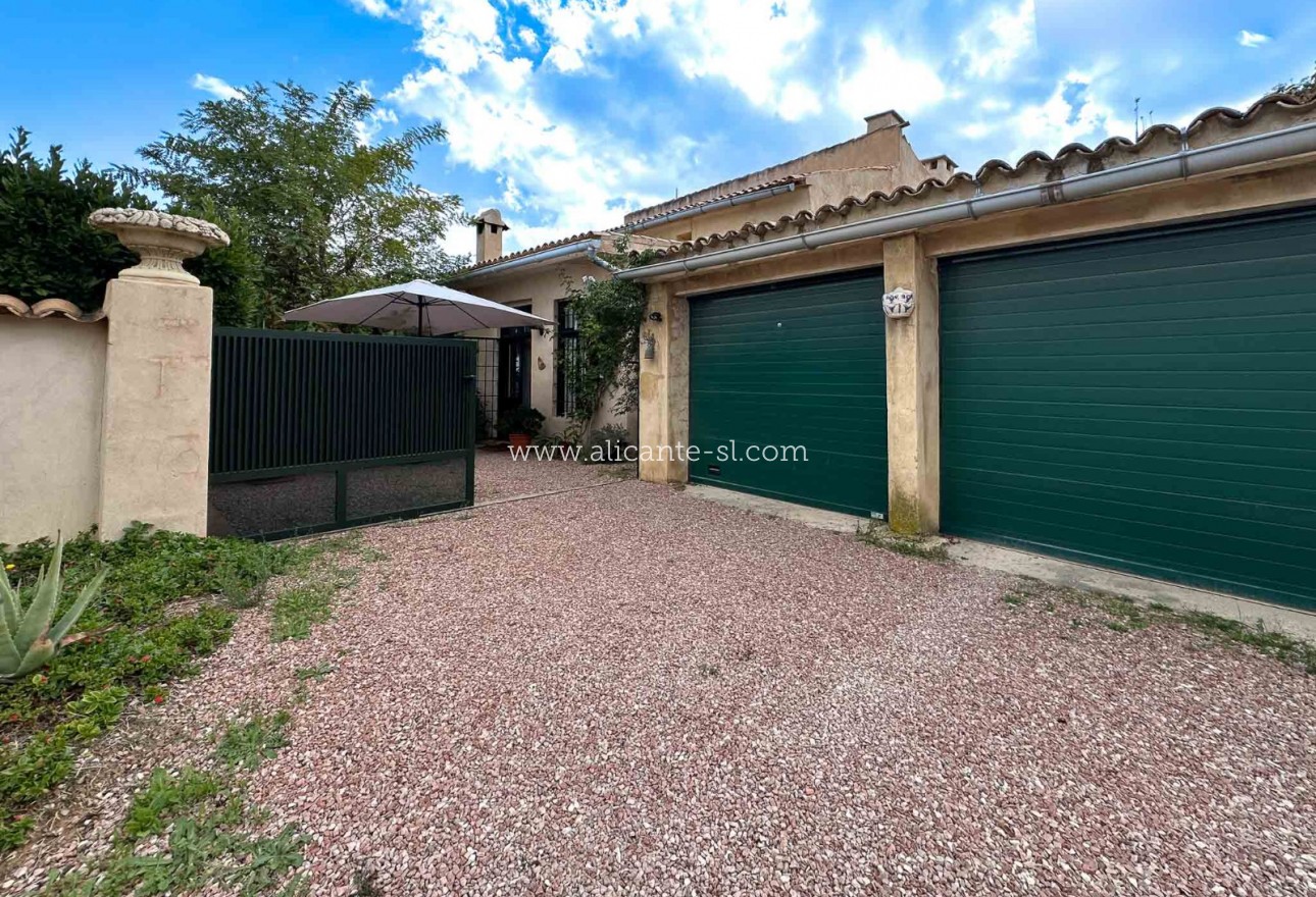 Sale - Country House - La Romana