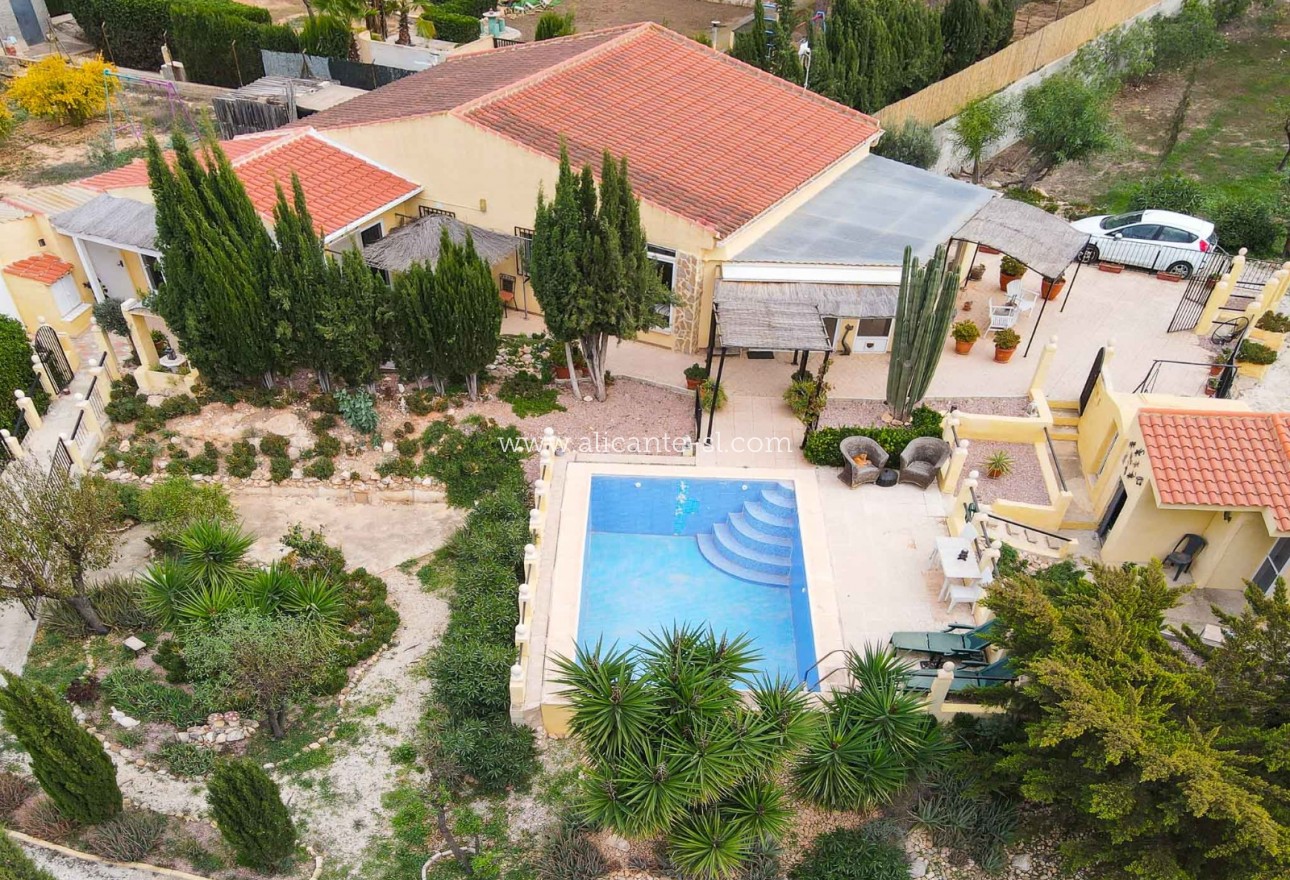 Sale - Finca - Hondón de las Nieves