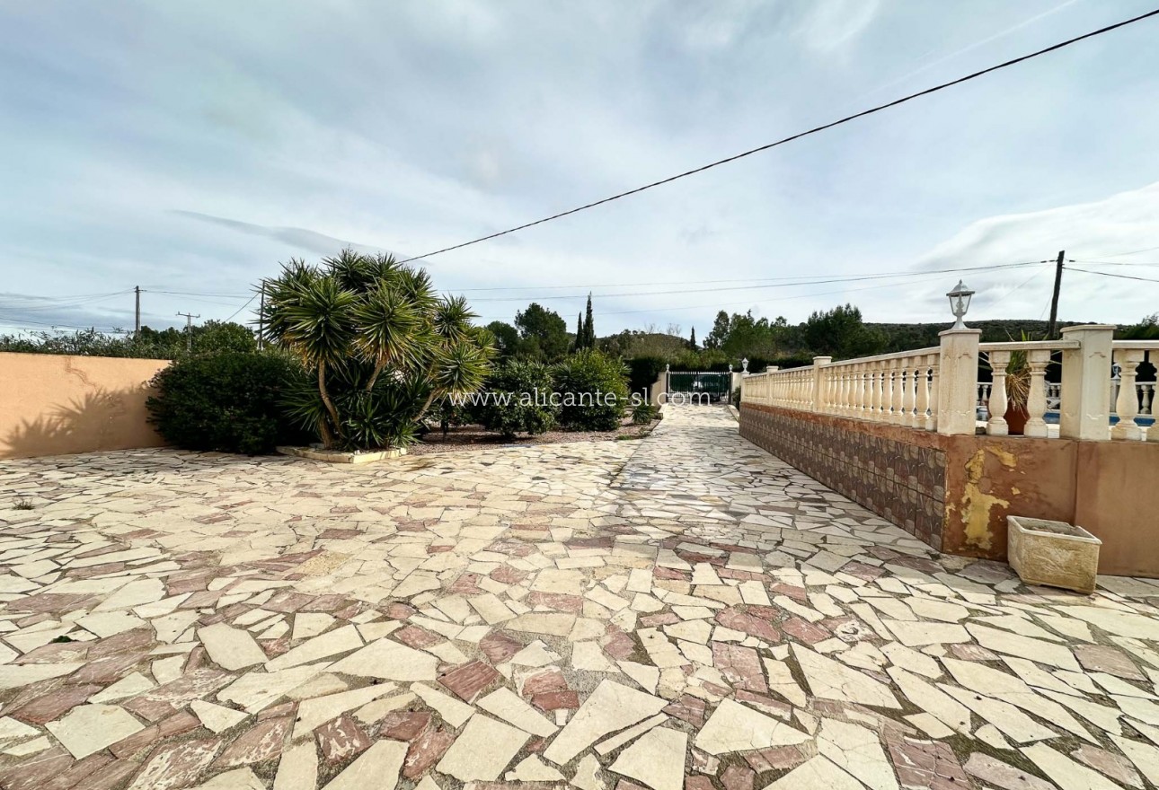 Sale - Finca - Hondón de las Nieves