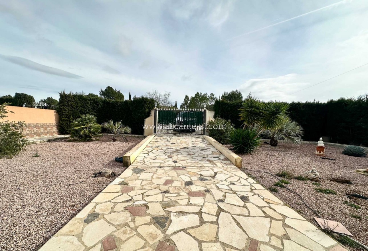 Sale - Finca - Hondón de las Nieves